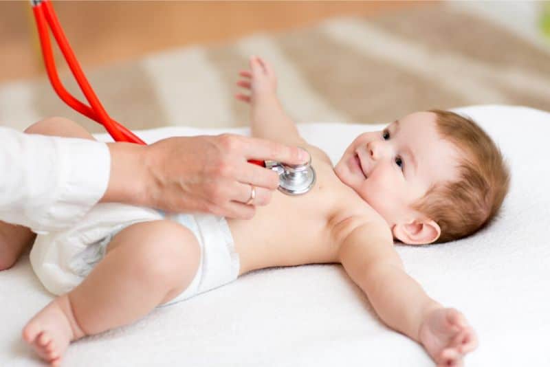 Obbligo di curare i figli o abbonamento al pediatra di Stato?